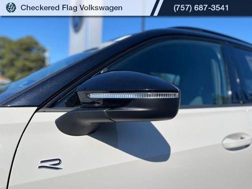 Sandstone 2026 Volkswagen Tiguan 2.0T SE R-Line Black