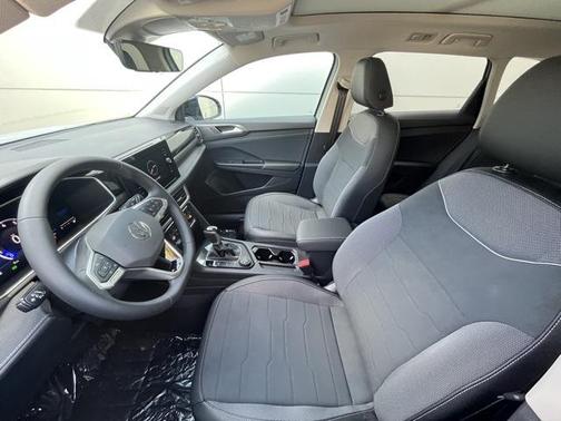 2025 Volkswagen Taos 1.5T SE Black