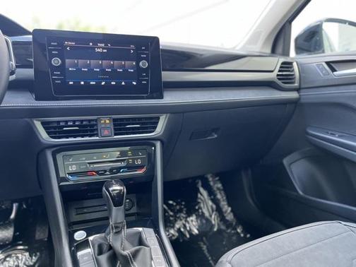 2025 Volkswagen Taos 1.5T SE Black