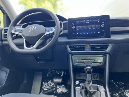 2025 Volkswagen Taos 1.5T SE Black