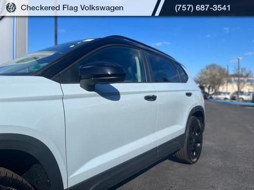 Monument Gray w/Deep Black Roof 2026 Volkswagen Taos SE Black