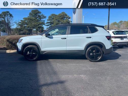 Monument Gray w/Deep Black Roof 2026 Volkswagen Taos SE Black