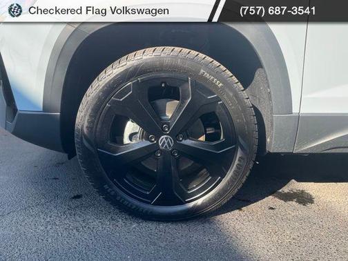 Monument Gray w/Deep Black Roof 2026 Volkswagen Taos SE Black