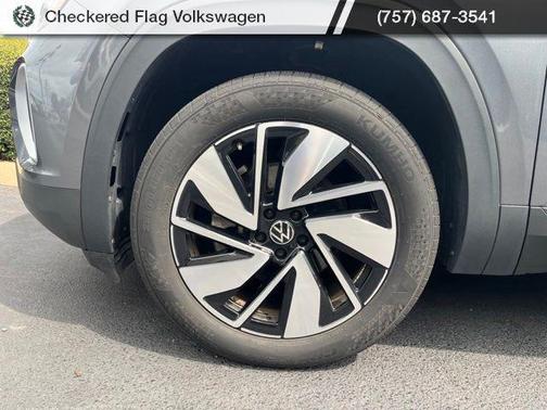Platinum Gray Metallic 2024 Volkswagen Atlas 2.0T SE w/Technology 4MOTION