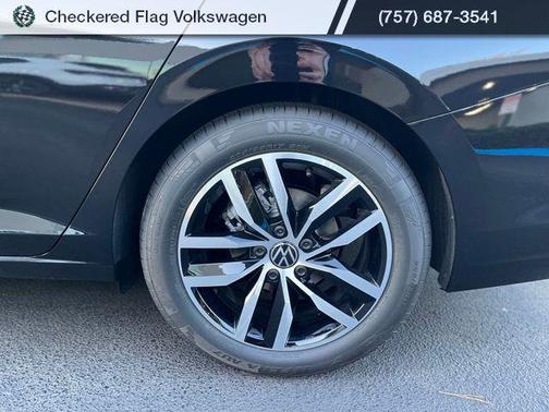 Deep Black Pearl 2026 Volkswagen Jetta 1.4T SE