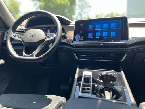 2025 Volkswagen Atlas 2.0T SE w/Technology 4MOTION