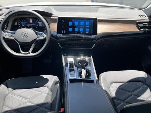 2025 Volkswagen Atlas 2.0T SE w/Technology 4MOTION