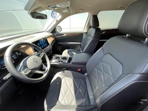 2025 Volkswagen Atlas 2.0T SE w/Technology 4MOTION