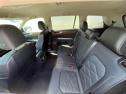 2025 Volkswagen Atlas 2.0T SE w/Technology 4MOTION