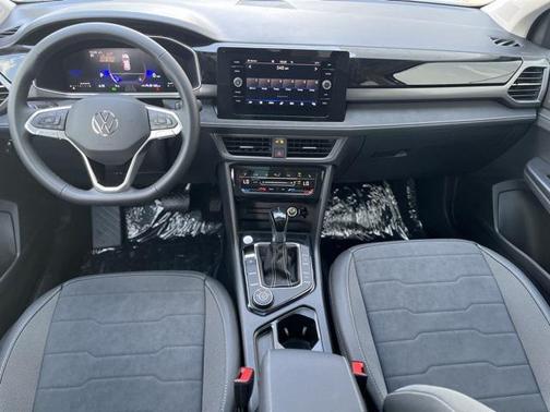 2025 Volkswagen Taos 1.5T SE Black