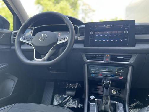 2025 Volkswagen Taos 1.5T SE Black
