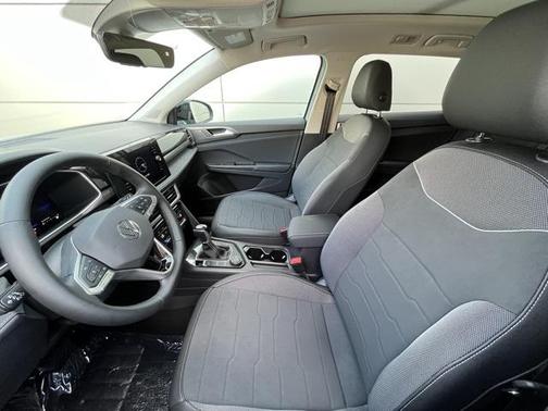 2025 Volkswagen Taos 1.5T SE Black