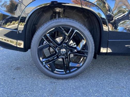 2026 Volkswagen Tiguan 2.0T SE R-Line Black 4MOTION