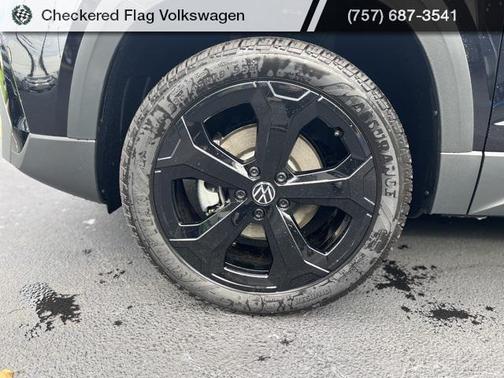 2026 Volkswagen Taos SE Black