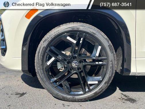 Sandstone 2026 Volkswagen Tiguan 2.0T SE R-Line Black