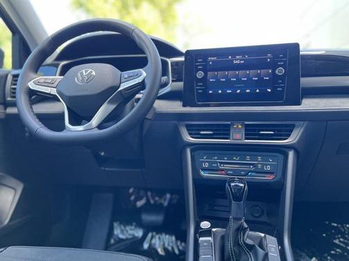 2025 Volkswagen Taos 1.5T SE Black