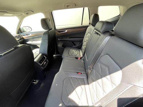 2025 Volkswagen Atlas 2.0T SE