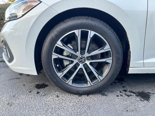 Pure White 2023 Volkswagen Jetta 1.5T Sport