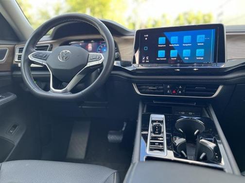 2025 Volkswagen Atlas 2.0T SE w/Technology 4MOTION