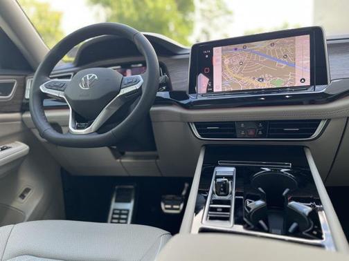 2025 Volkswagen Atlas 2.0T SEL Premium R-Line 4MOTION