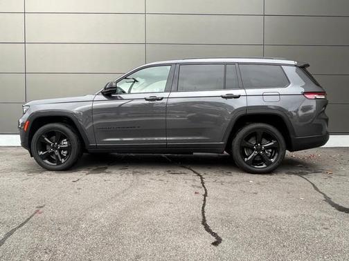 Photo 3 of 46 of 2021 Jeep Grand Cherokee L Laredo