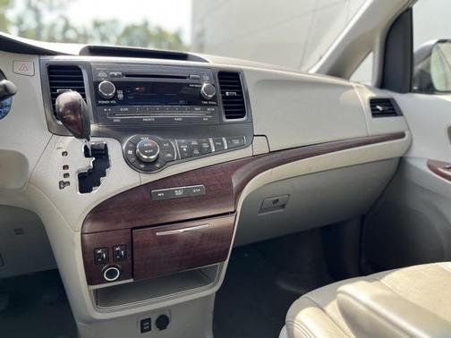 2013 Toyota Sienna XLE