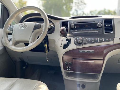 2013 Toyota Sienna XLE
