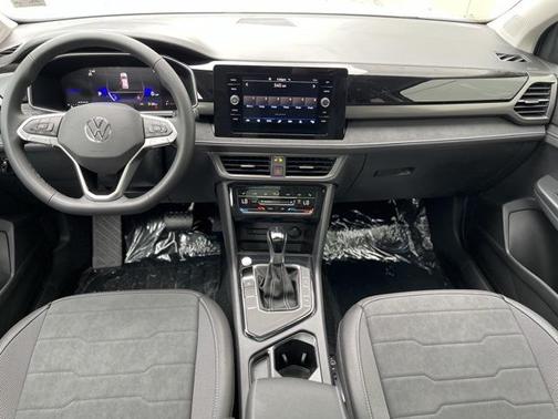 2025 Volkswagen Taos 1.5T SE Black