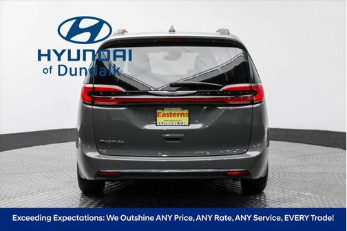 2022 Chrysler Pacifica Touring L
