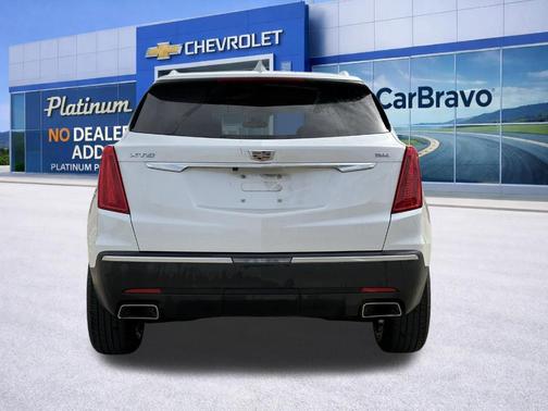 Crystal White Tri-Coat 2017 Cadillac XT5 Luxury