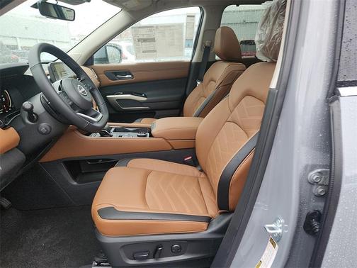 2025 Nissan Pathfinder Platinum 4WD