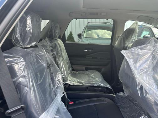 Super Black 2026 Nissan Pathfinder SL