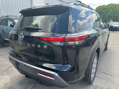 Super Black 2026 Nissan Pathfinder SL