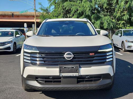 Aspen White Tricoat 2025 Nissan Kicks SR