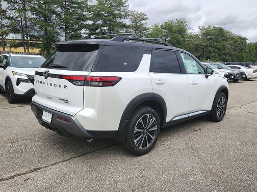 Everest White Pearl Tricoat/Super Black 2026 Nissan Pathfinder Platinum