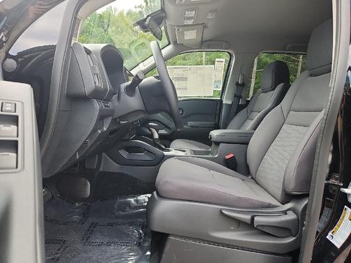 Super Black 2027 Nissan Frontier S