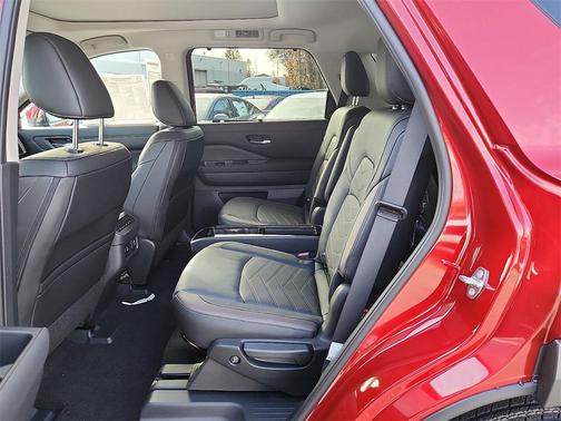 2025 Nissan Pathfinder Platinum 4WD