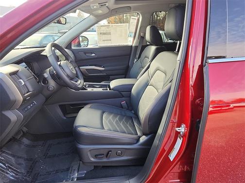 2025 Nissan Pathfinder Platinum 4WD