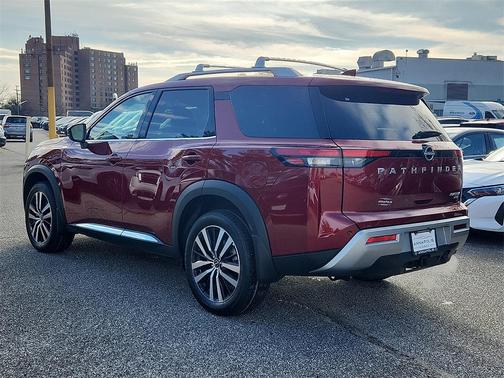 2025 Nissan Pathfinder Platinum 4WD