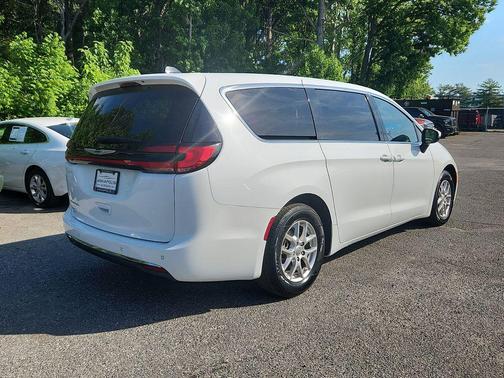 Bright White Clearcoat 2023 Chrysler Pacifica Touring L