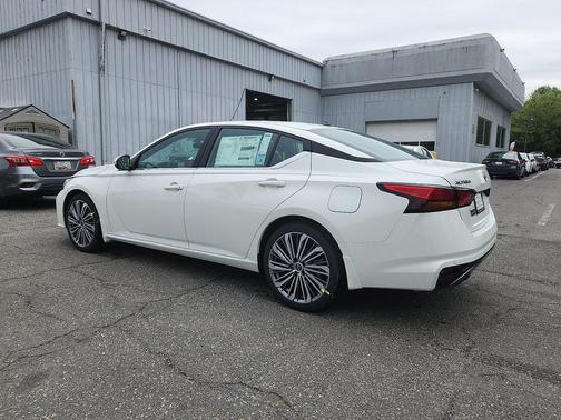 Pearl White Tricoat 2026 Nissan Altima 2.5 SV