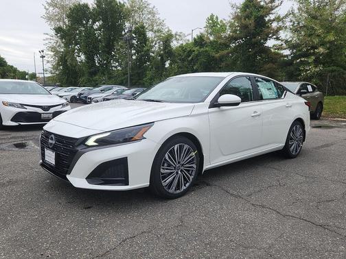 Pearl White Tricoat 2026 Nissan Altima 2.5 SV