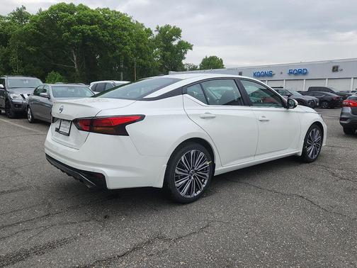 Pearl White Tricoat 2026 Nissan Altima 2.5 SV