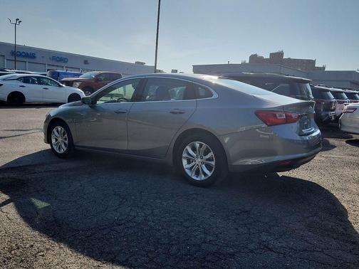 Sterling Gray Metallic 2023 Chevrolet Malibu FWD 1LT