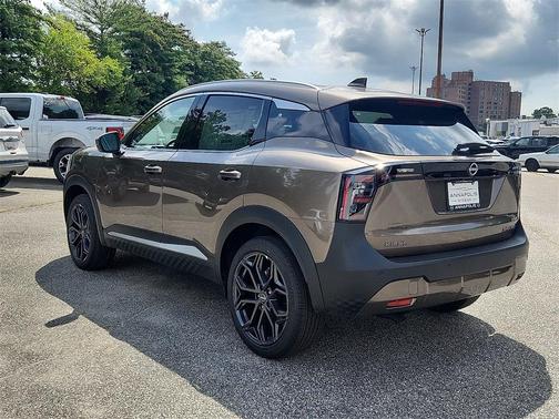 2025 Nissan Kicks SR