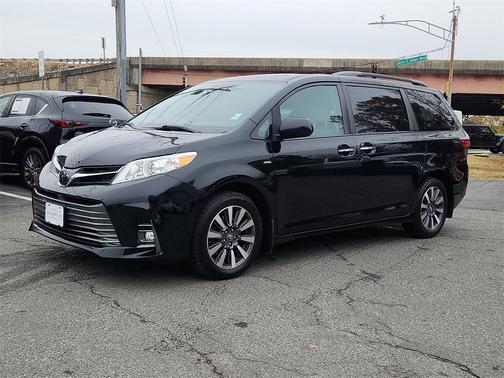 2020 Toyota Sienna XLE