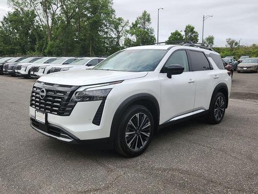 Everest White Pearl Tricoat 2026 Nissan Pathfinder Platinum