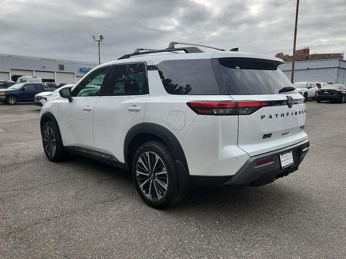 Everest White Pearl Tricoat 2026 Nissan Pathfinder Platinum