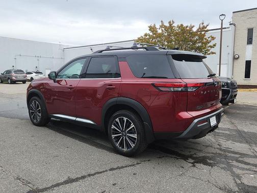 Scarlet Ember Tintcoat/Super Black 2026 Nissan Pathfinder Platinum