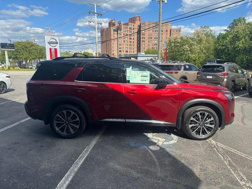 Scarlet Ember Tintcoat/Super Black 2026 Nissan Pathfinder Platinum
